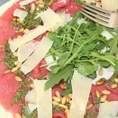 Rucola op pizza